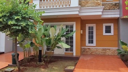 Dijual rumah 2 lantai di Malibu Village Gading Serpong