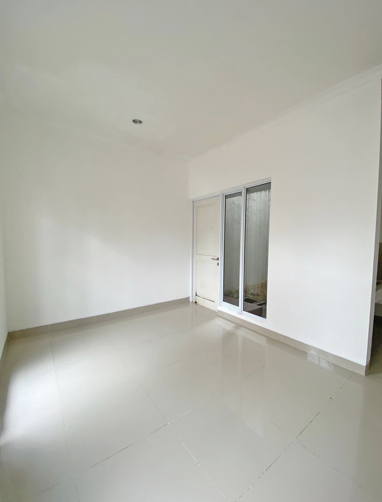 Dijual rumah 2 lantai di Malibu Village Gading Serpong