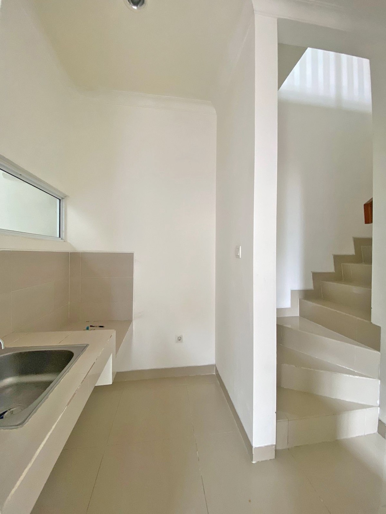 Dijual rumah 2 lantai di Malibu Village Gading Serpong