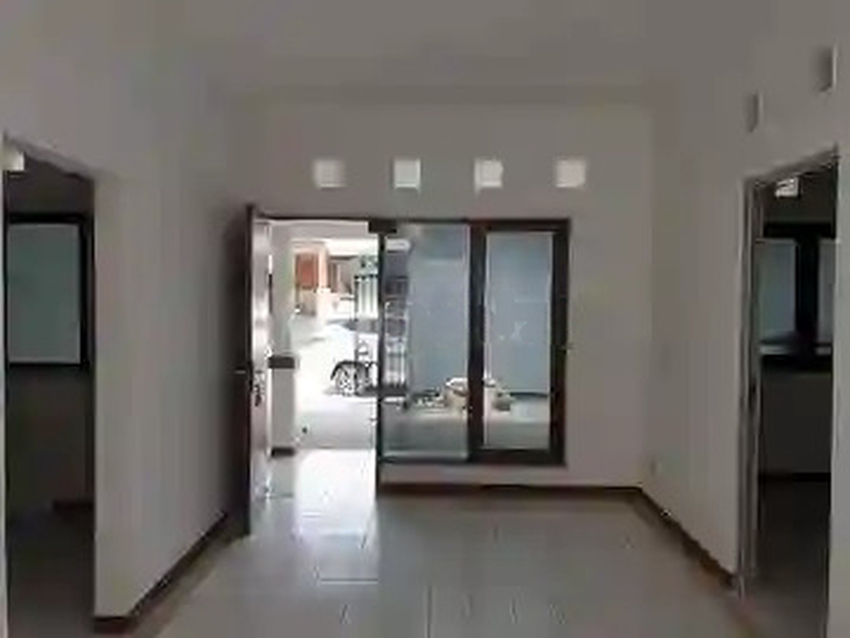 RUMAH LOKASI STRATEGIS DI CIKARANG BARU, CLUSTER ANOA DEKAT DENGAN BERBAGAI FASILITAS PUBLIK 