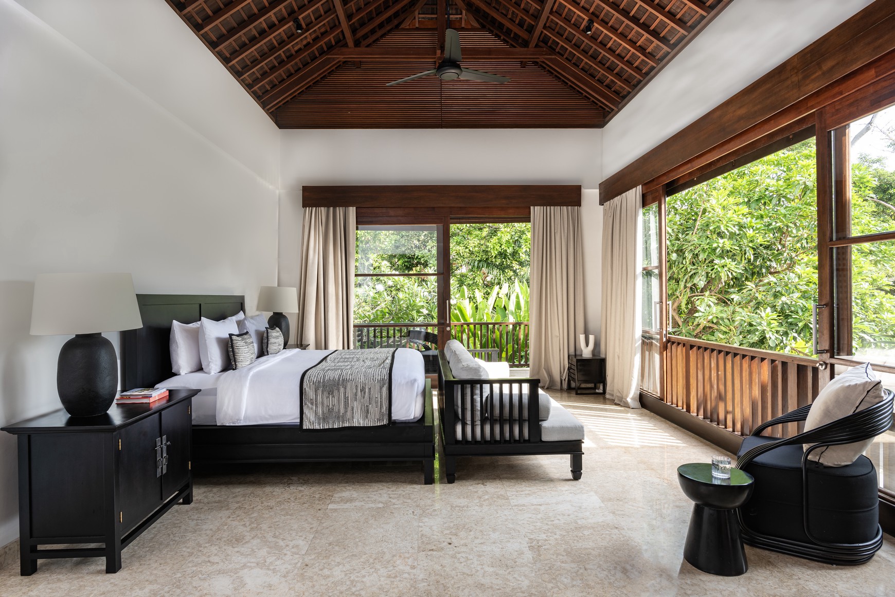Leasehold - Grand Luxury Villa on One of the Largest Beachside Plots In Petitenget, Seminyak