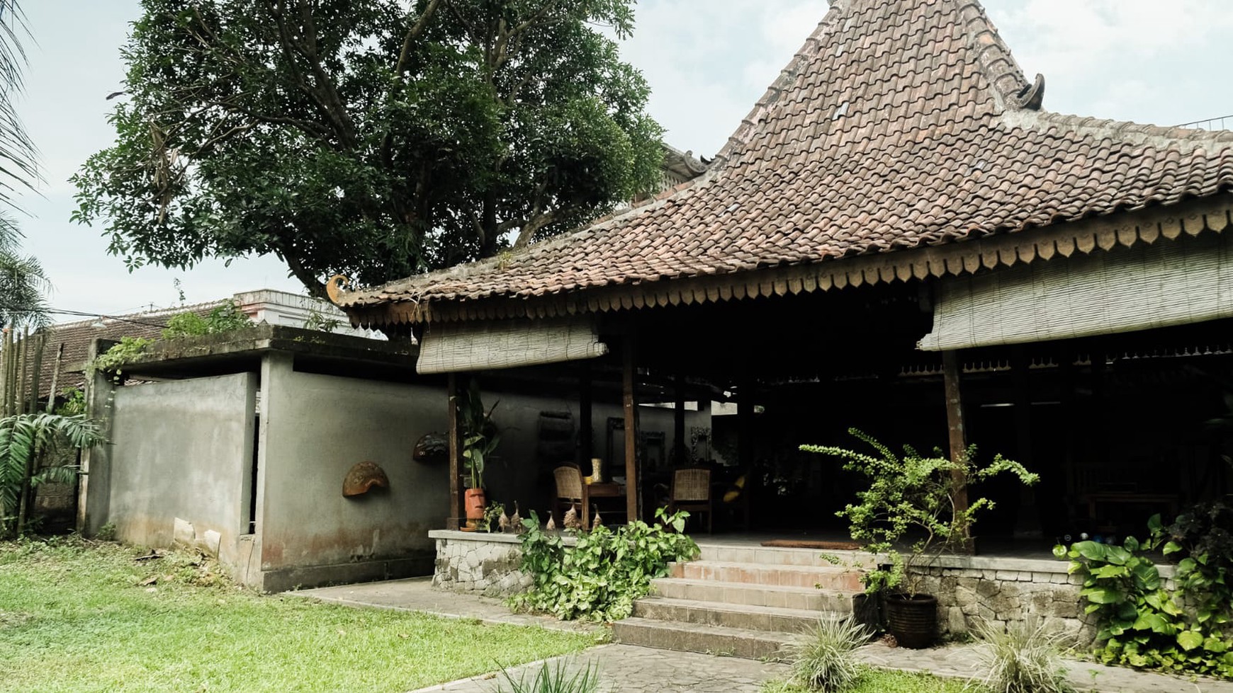 Rumah Mewah Dengan Kolam Renang Lokasi Dekat Stadion Maguwoharjo Depok Sleman