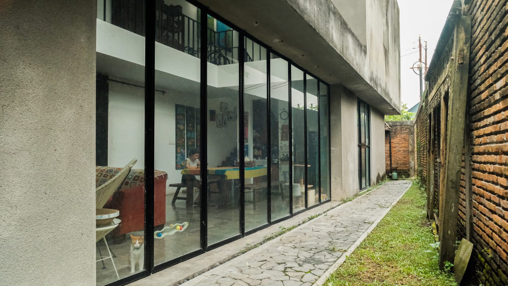 Rumah Mewah Dengan Kolam Renang Lokasi Dekat Stadion Maguwoharjo Depok Sleman