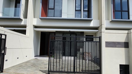 Dijual Rumah Baru Darmo Permai Selatan Surabaya dekat Citraland, Pakuwon Mall, HR.Muhammad, Madame Chang