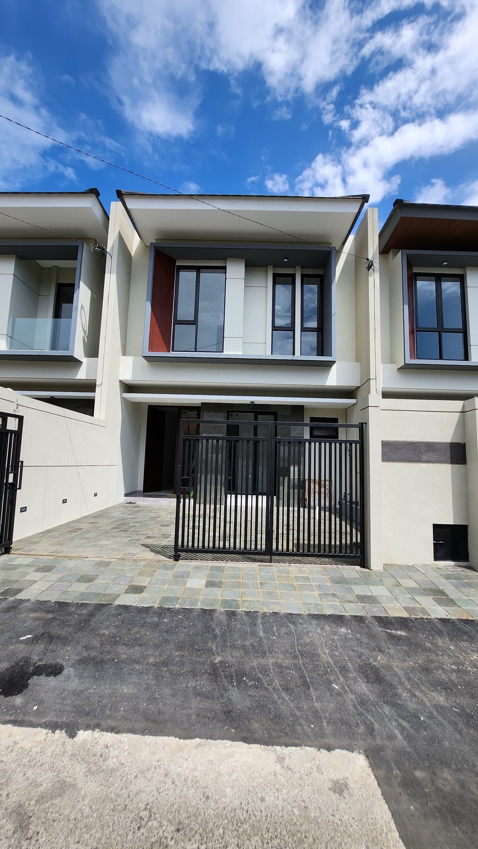 Dijual Rumah Baru Darmo Permai Selatan Surabaya dekat Citraland, Pakuwon Mall, HR.Muhammad, Madame Chang