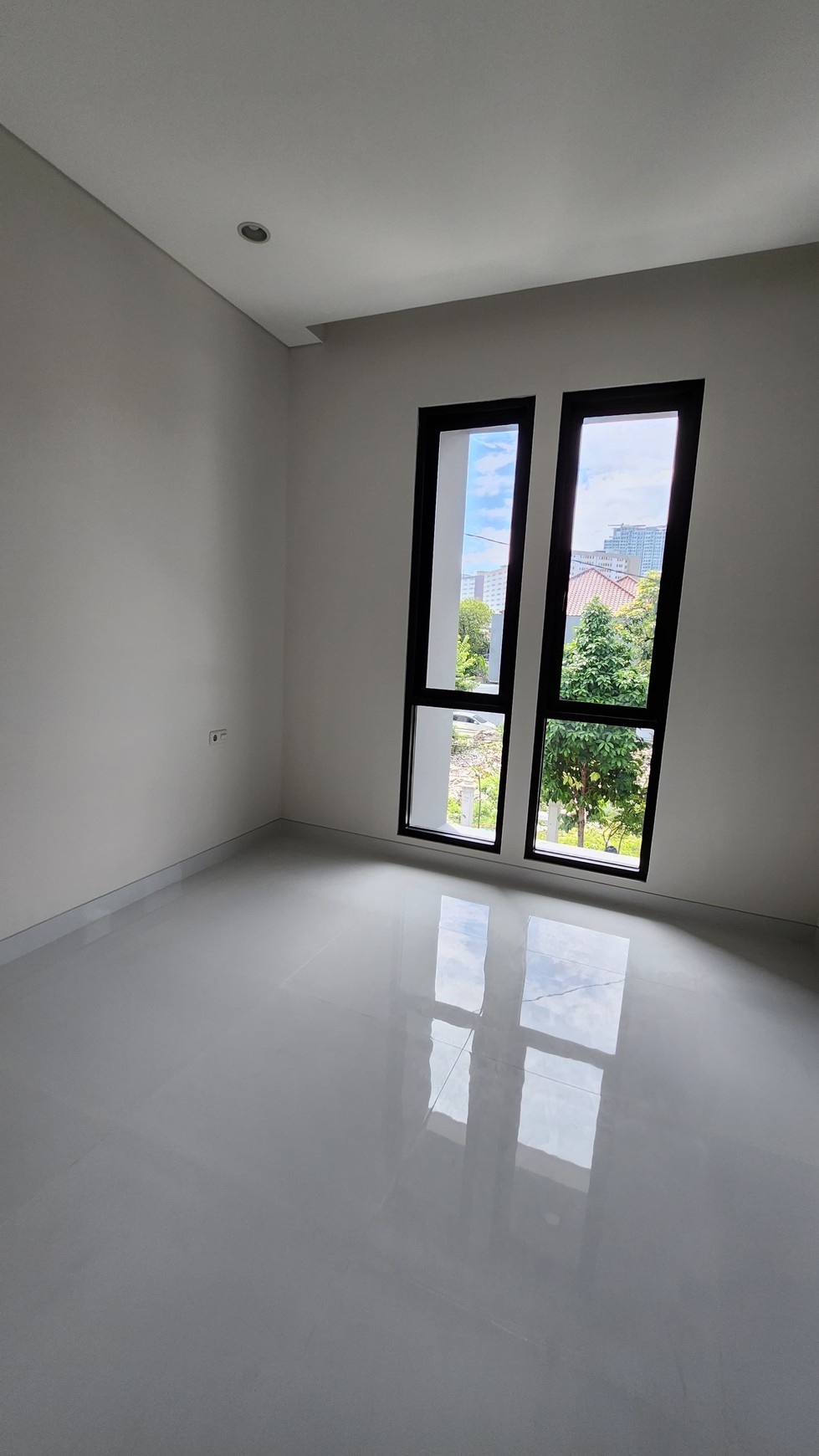 Dijual Rumah Baru Darmo Permai Selatan Surabaya dekat Citraland, Pakuwon Mall, HR.Muhammad, Madame Chang