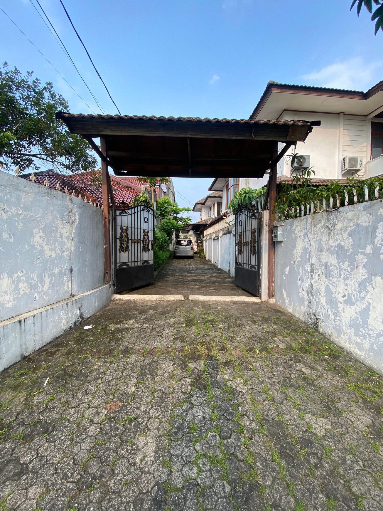 Rumah Mewah Jati Padang - Carport Luas, Lokasi Strategis Dekat Tol dan Mal