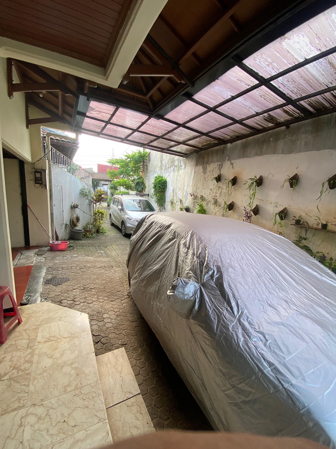 Rumah Mewah Jati Padang - Carport Luas, Lokasi Strategis Dekat Tol dan Mal