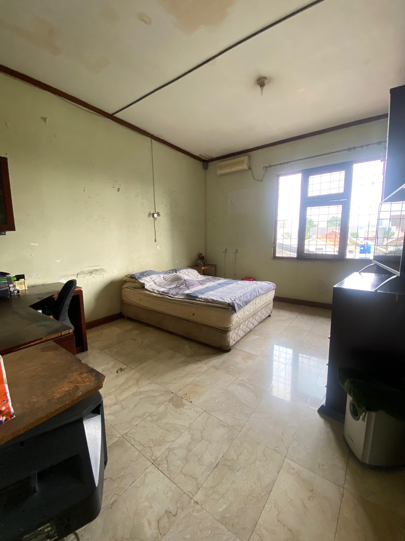 Rumah Mewah Jati Padang - Carport Luas, Lokasi Strategis Dekat Tol dan Mal