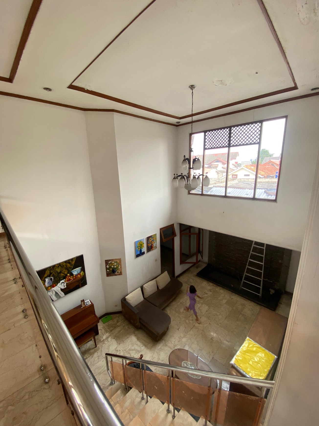 Rumah Mewah Jati Padang - Carport Luas, Lokasi Strategis Dekat Tol dan Mal