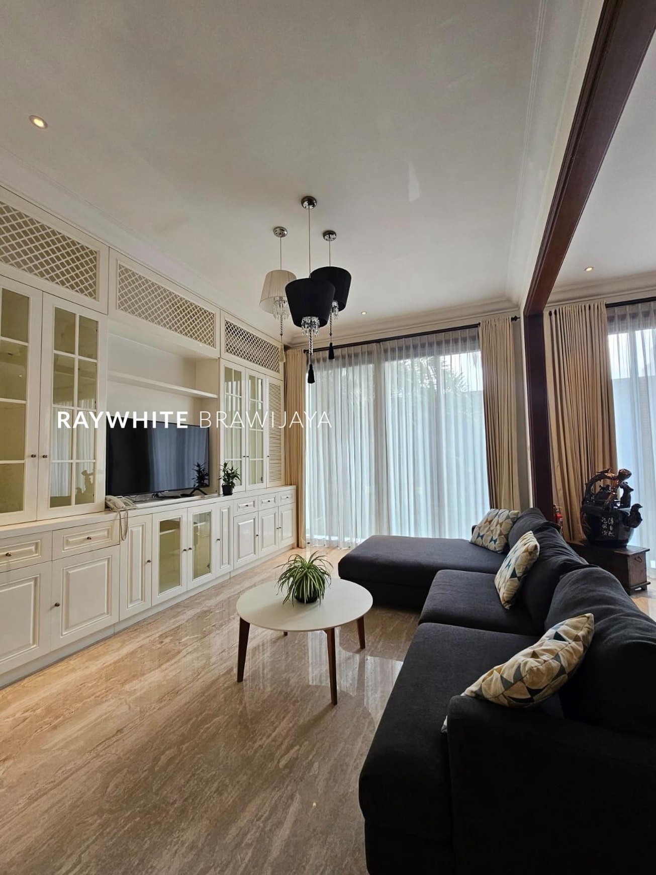 Rumah dalam Kompleks Lingkungan Tenang Furnished