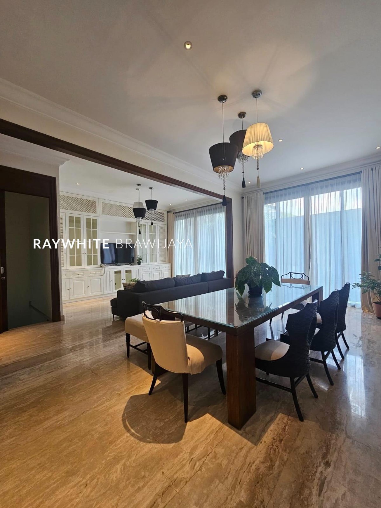 Rumah dalam Kompleks Lingkungan Tenang Furnished