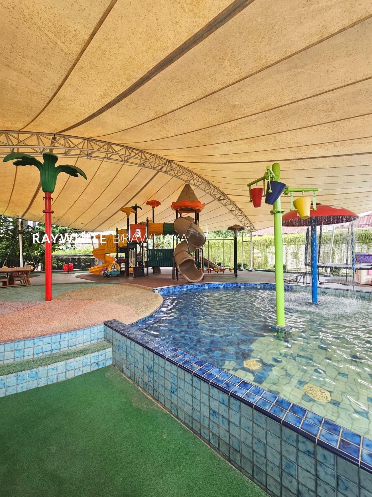 Rumah dalam Kompleks Lingkungan Tenang Furnished