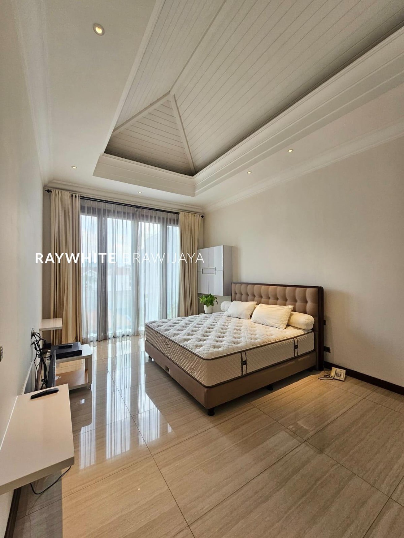 Rumah dalam Kompleks Lingkungan Tenang Furnished
