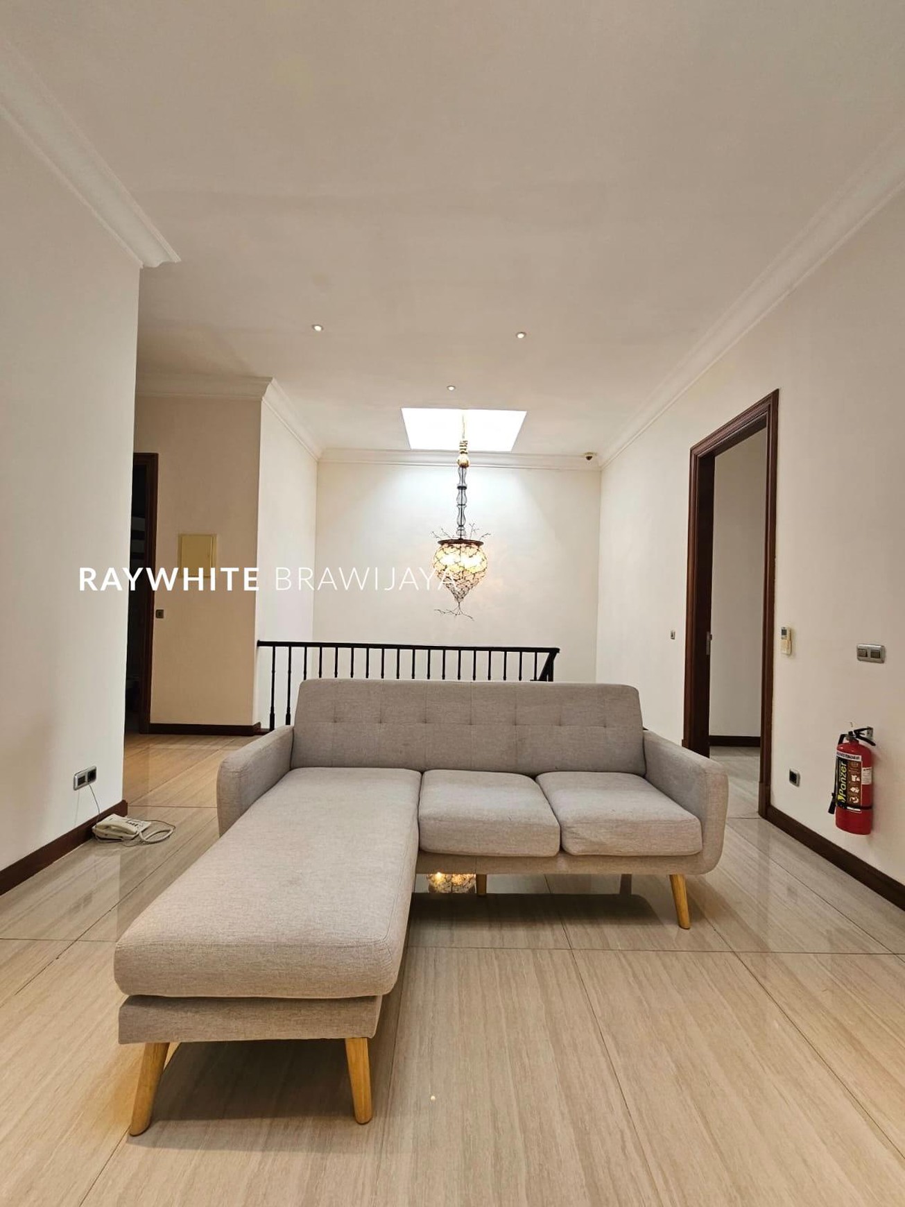 Rumah dalam Kompleks Lingkungan Tenang Furnished