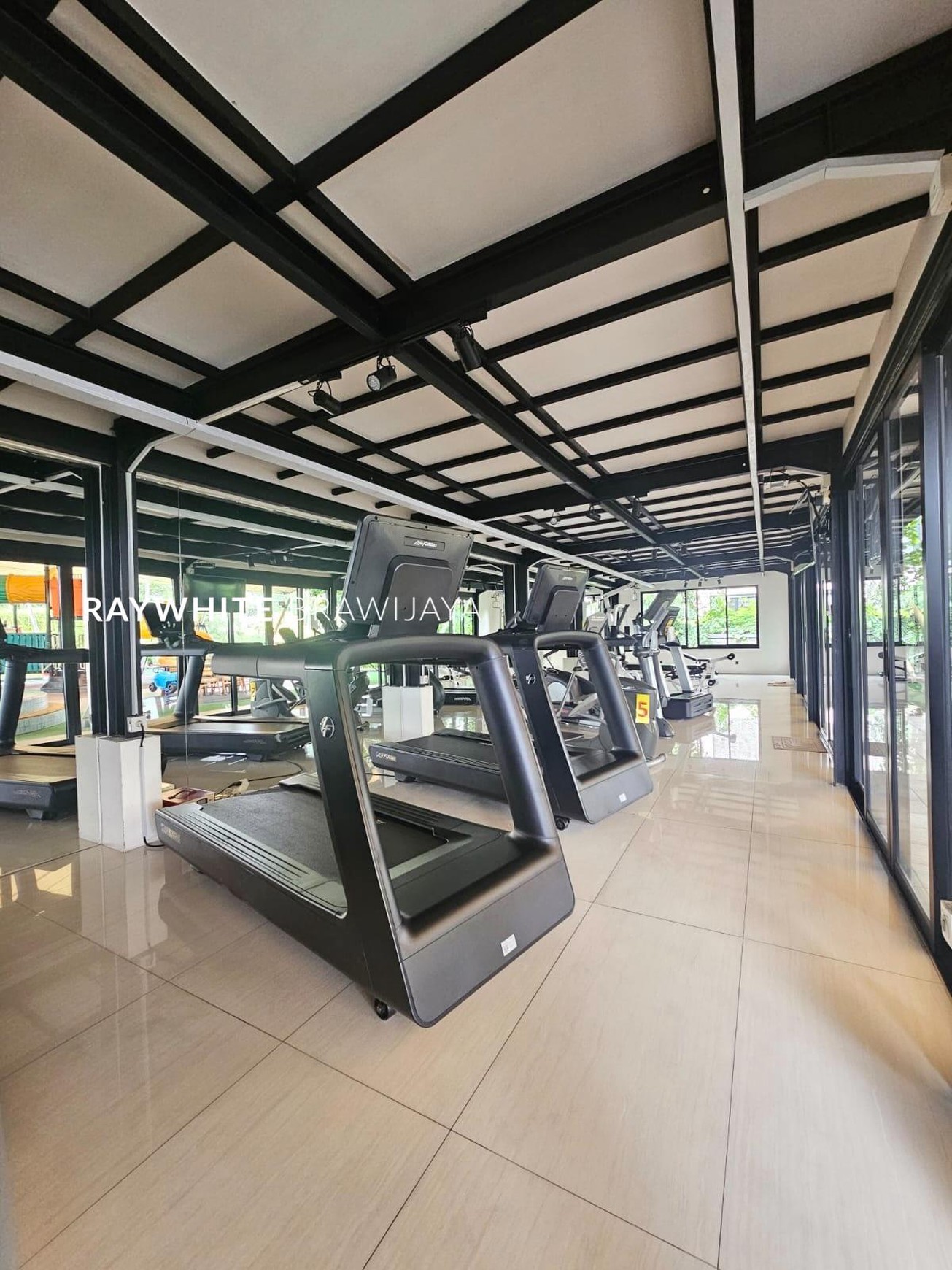 Rumah dalam Kompleks Lingkungan Tenang Furnished