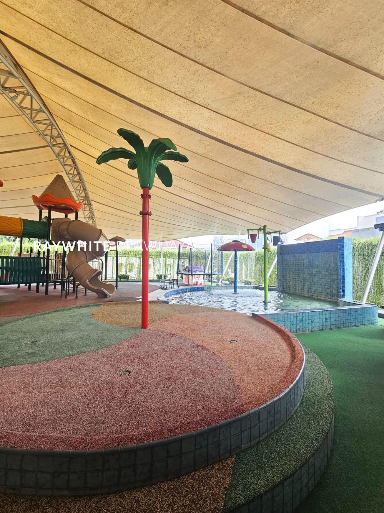 Rumah dalam Kompleks Lingkungan Tenang Furnished
