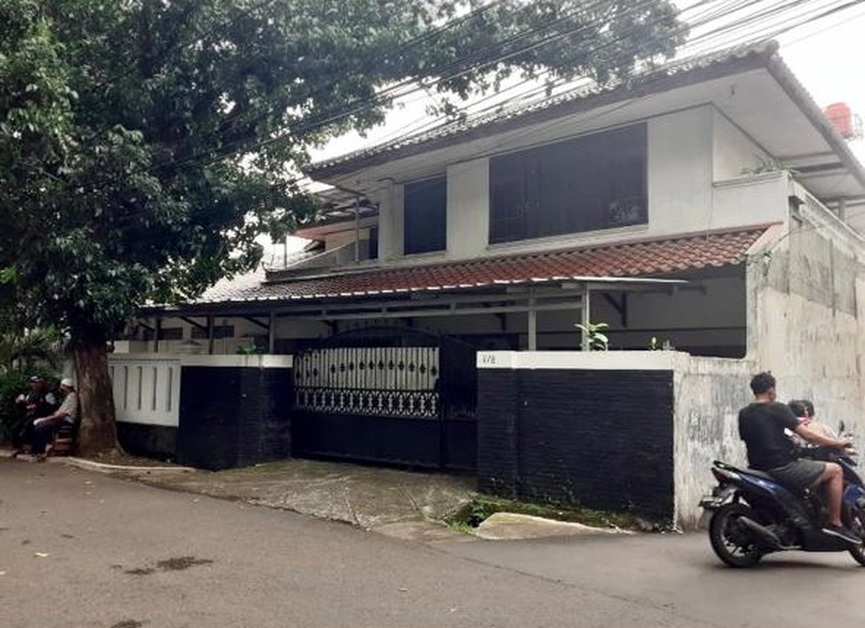 DIJUAL RUMAH DENGAN LOKASI SANGAT STRATEGIS DI WILAYAH JAKARTA SELATAN.