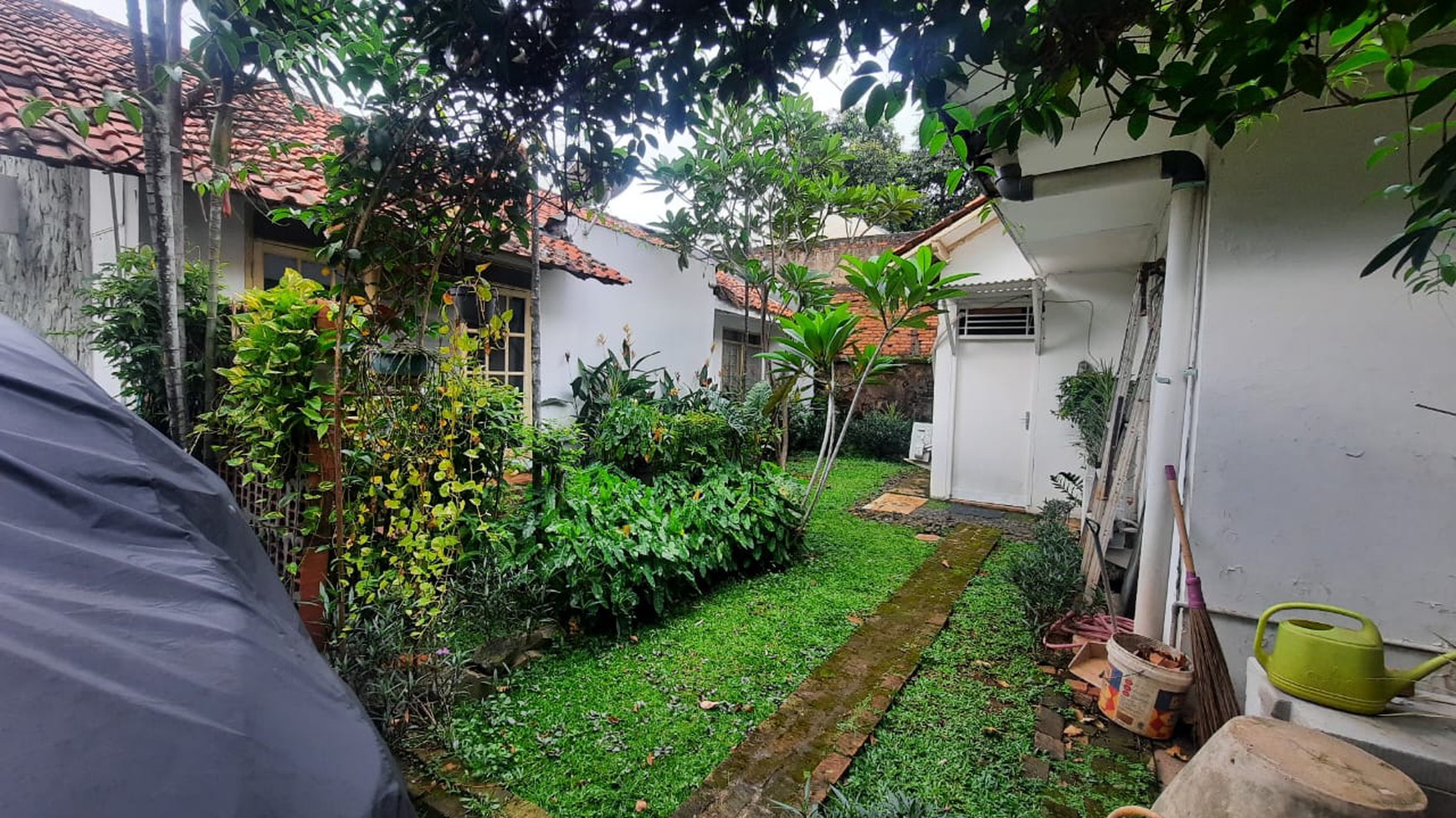 Dijual Rumah dng Pavilion di lokasi SANGAT STRATEGIS di daerah SELATAN JAKARTA dengan bentuk tanah "Ngantong".
