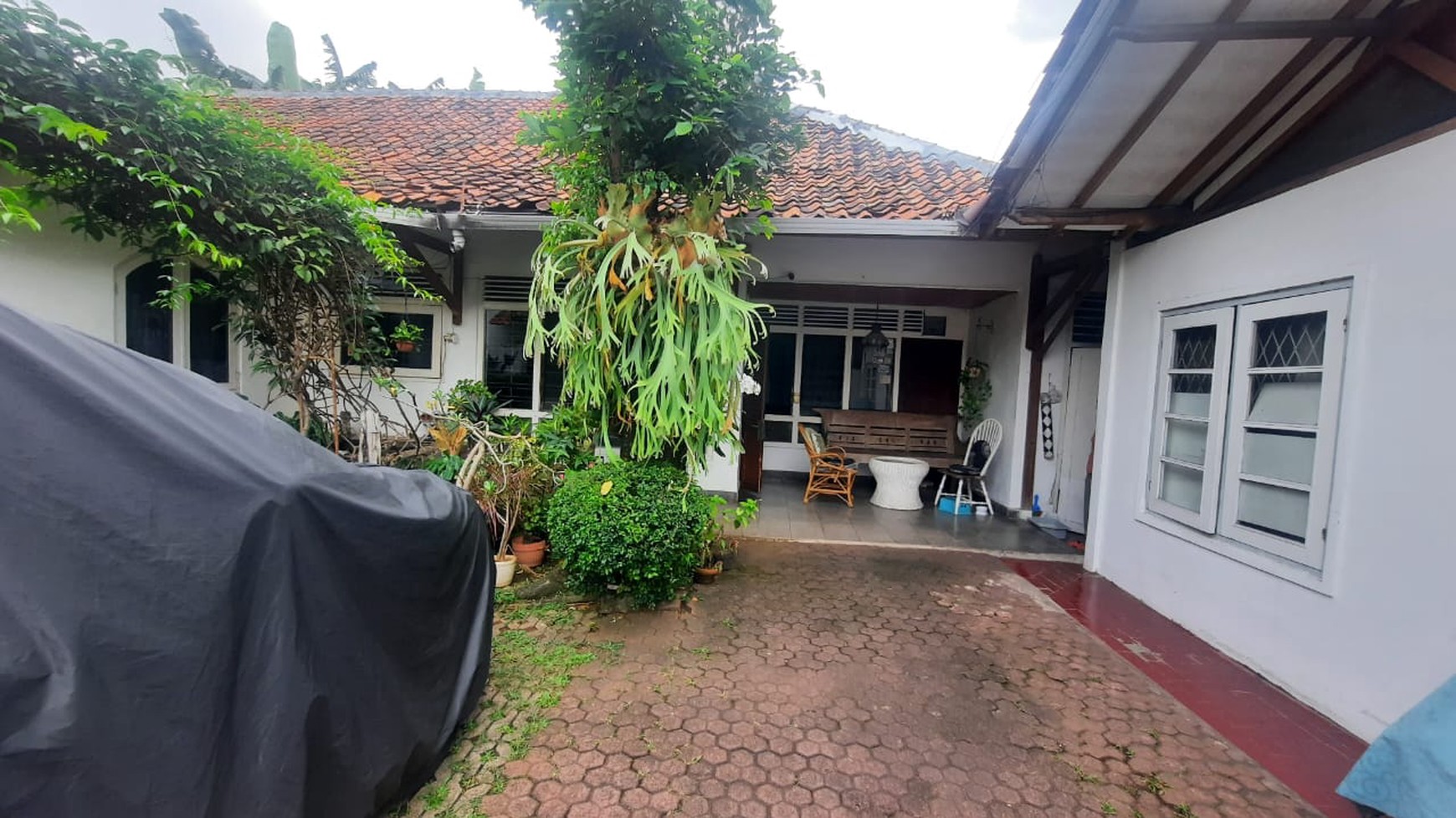 Dijual Rumah dng Pavilion di lokasi SANGAT STRATEGIS di daerah SELATAN JAKARTA dengan bentuk tanah "Ngantong".