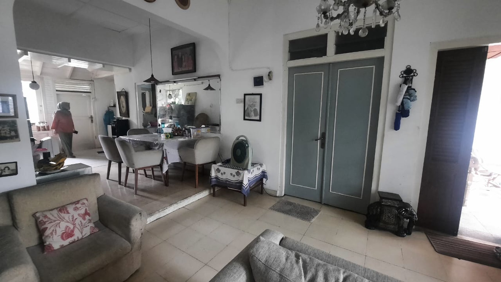 Dijual Rumah dng Pavilion di lokasi SANGAT STRATEGIS di daerah SELATAN JAKARTA dengan bentuk tanah "Ngantong".