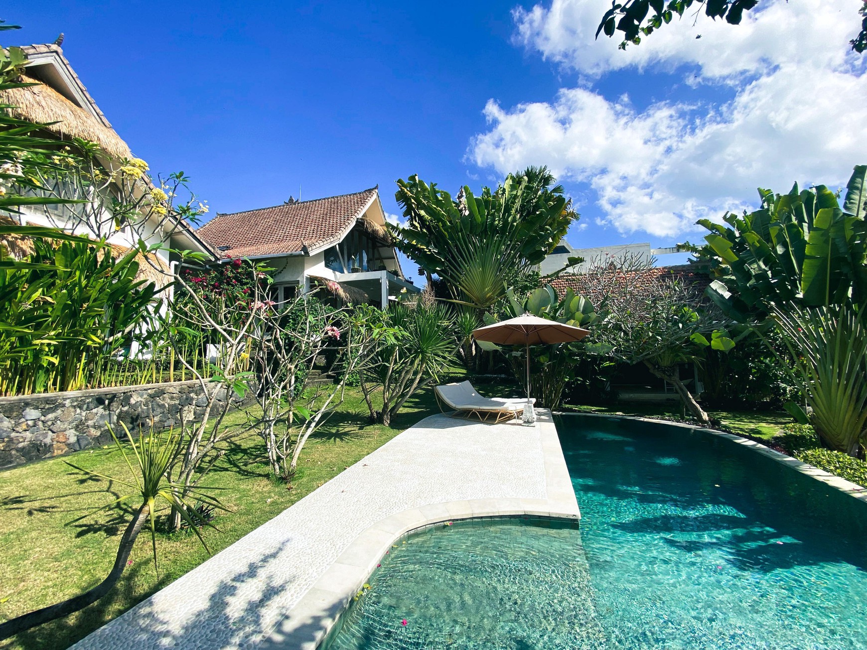 Freehold - Tropical Oasis with Private Villas, Large Garden & Pool in Canggu, Bali