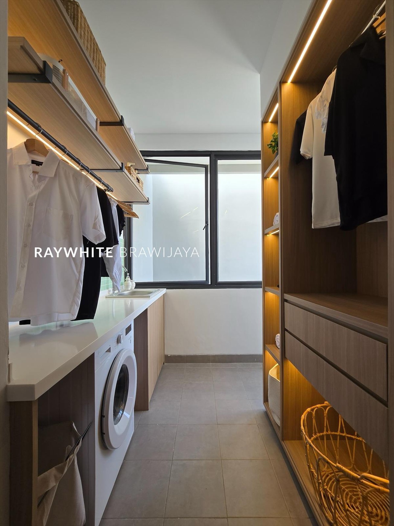Townhouse Modern Minimalis Area Cilandak