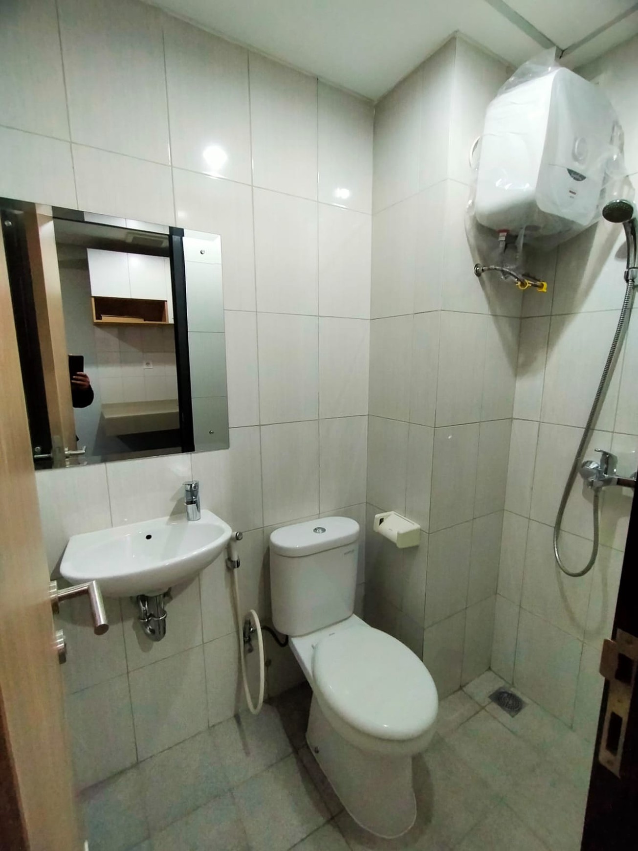 APARTEMENT MINIMALIS DI MONROE JABABEKA