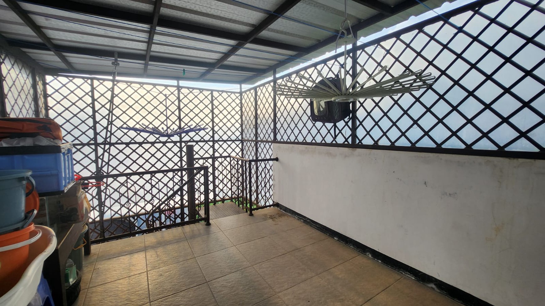 Rumah 2,5 Lantai Minimalis Modern di Cluster Prive Ciwaruga, Bandung Barat