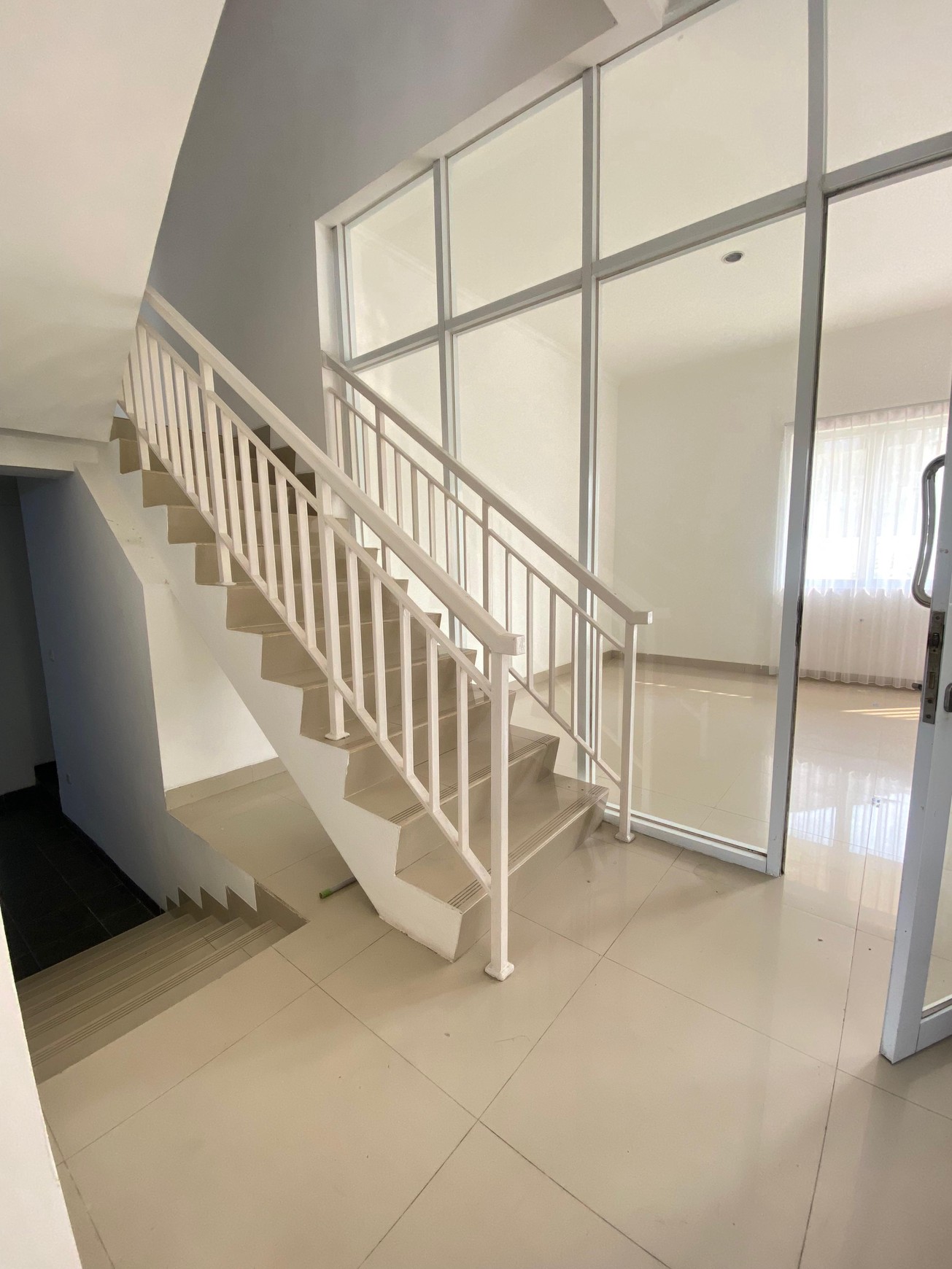 Rumah Tropical Minimalis Cinere Ada Club House Dan Pool