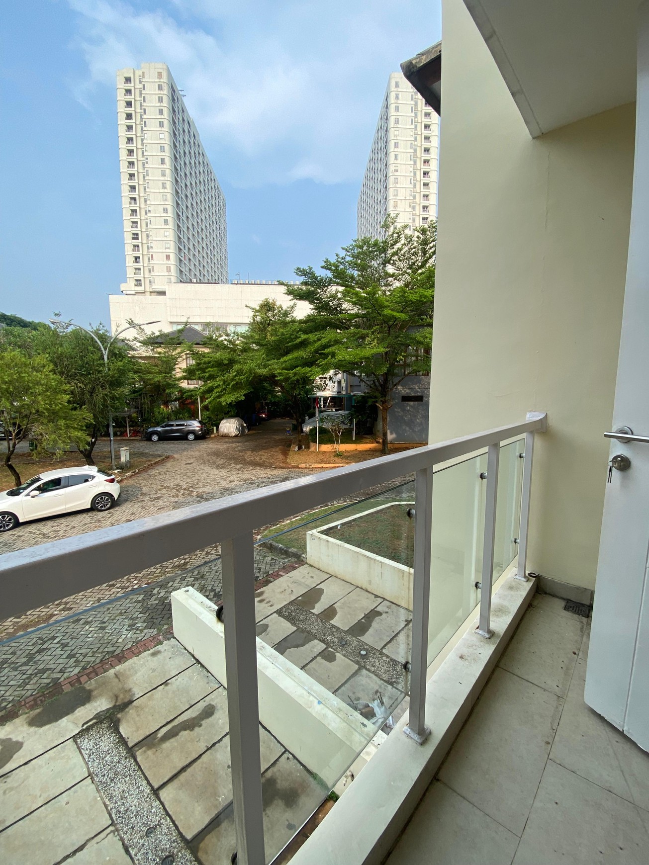 Rumah Tropical Minimalis Cinere Ada Club House Dan Pool