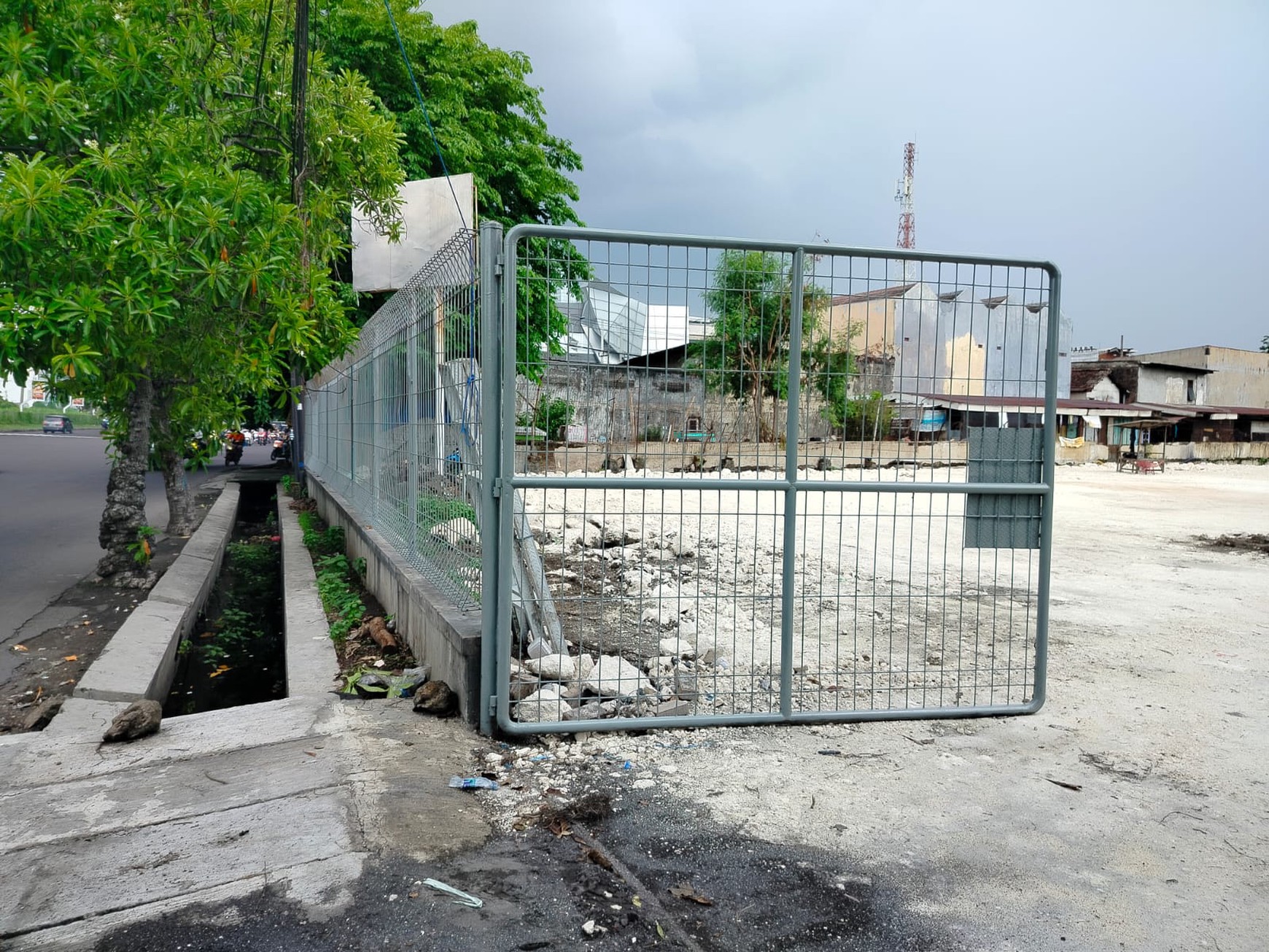 Tanah 0 Jalan Raya Dengan Akses Strategis Dekat Raya JemurSari