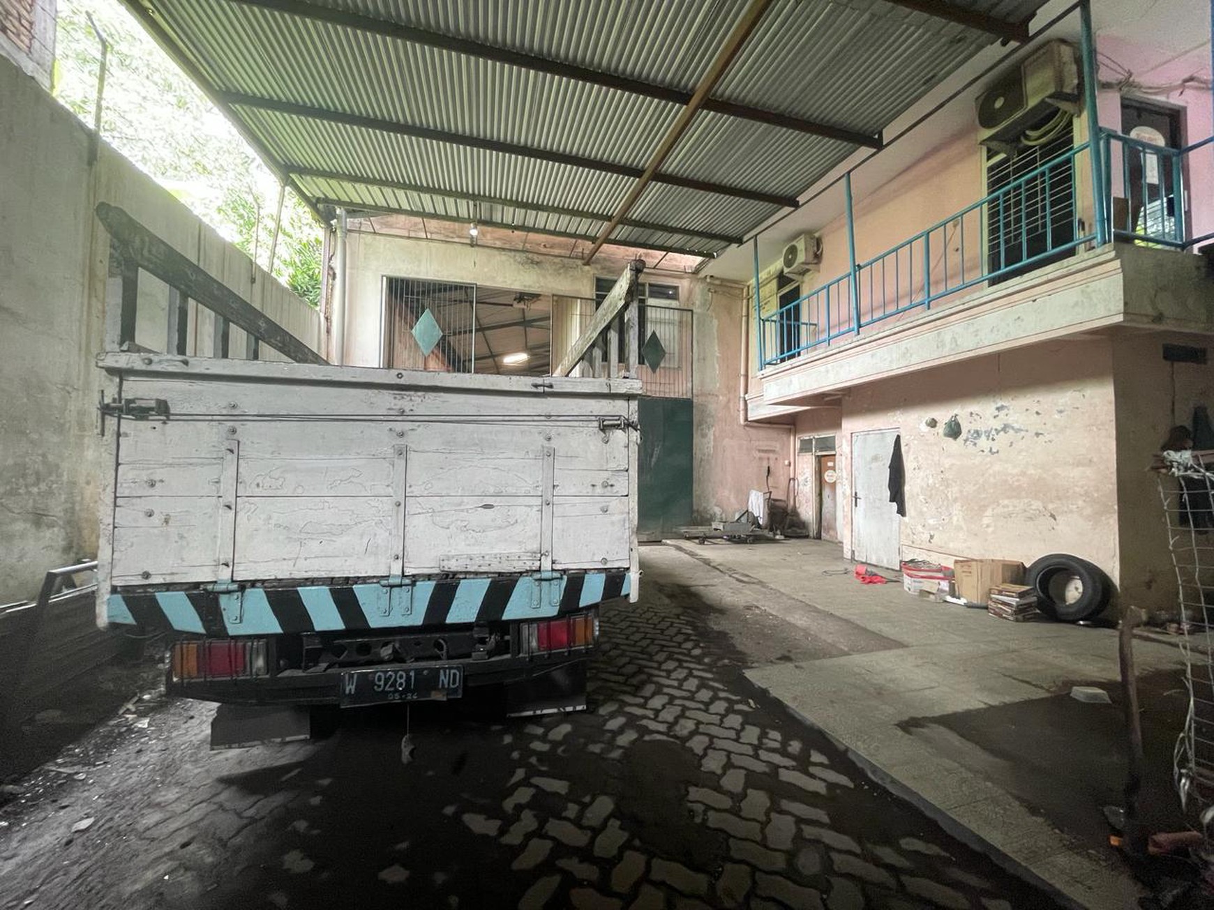 Gudang 0 Jalan Raya Dekat Dengan Rungkut Industri