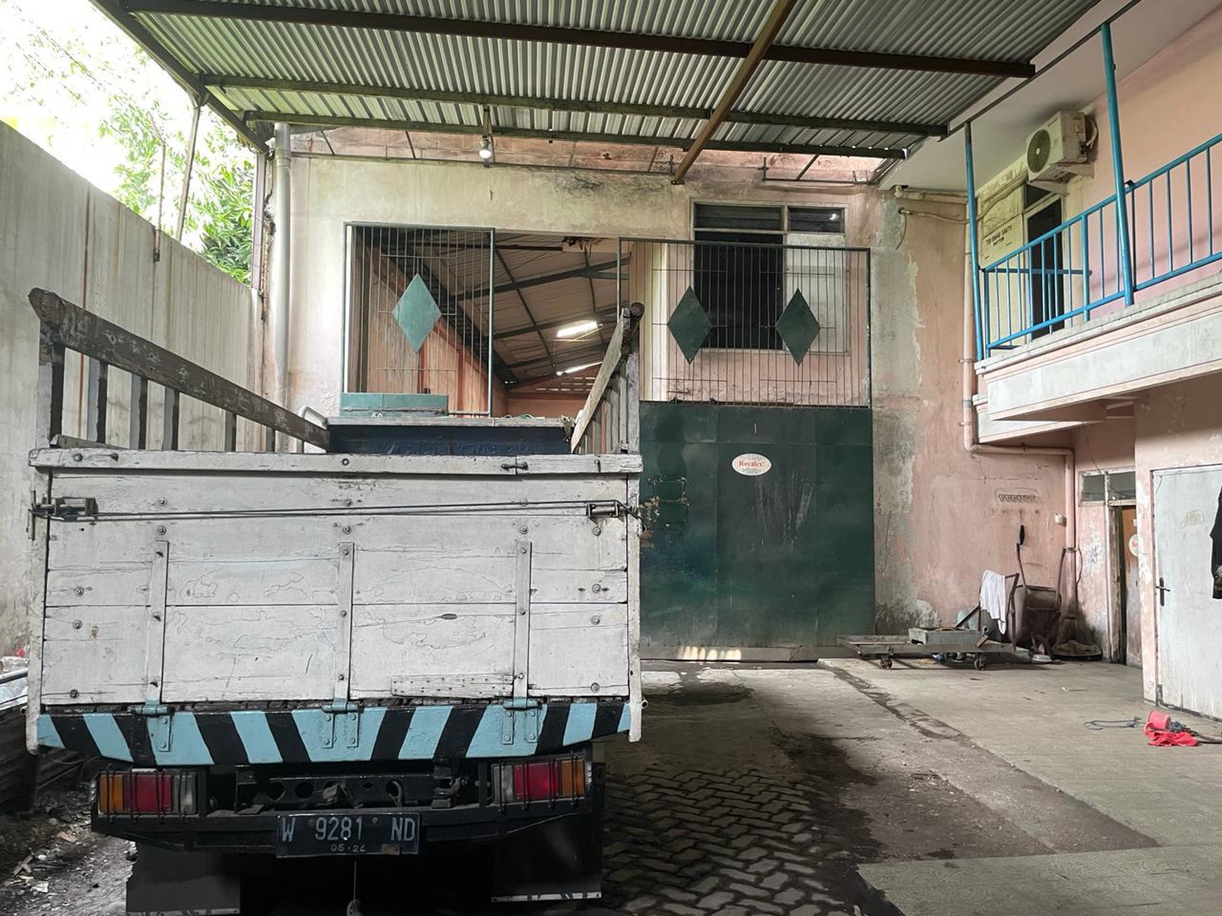 Gudang 0 Jalan Raya Dekat Dengan Rungkut Industri