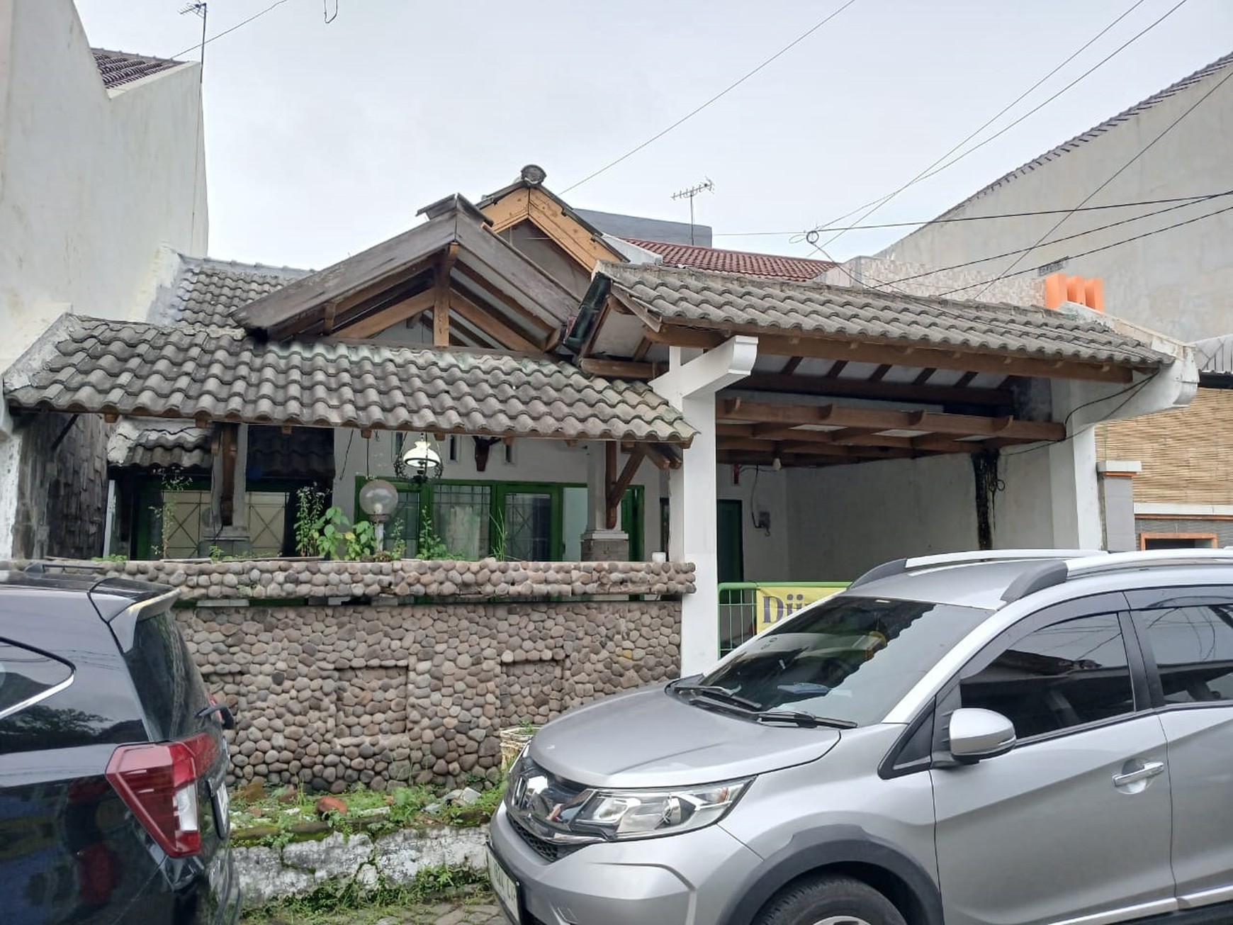Disewakan Rumah Tengah Kota di Jl Sawunggaling Surabaya