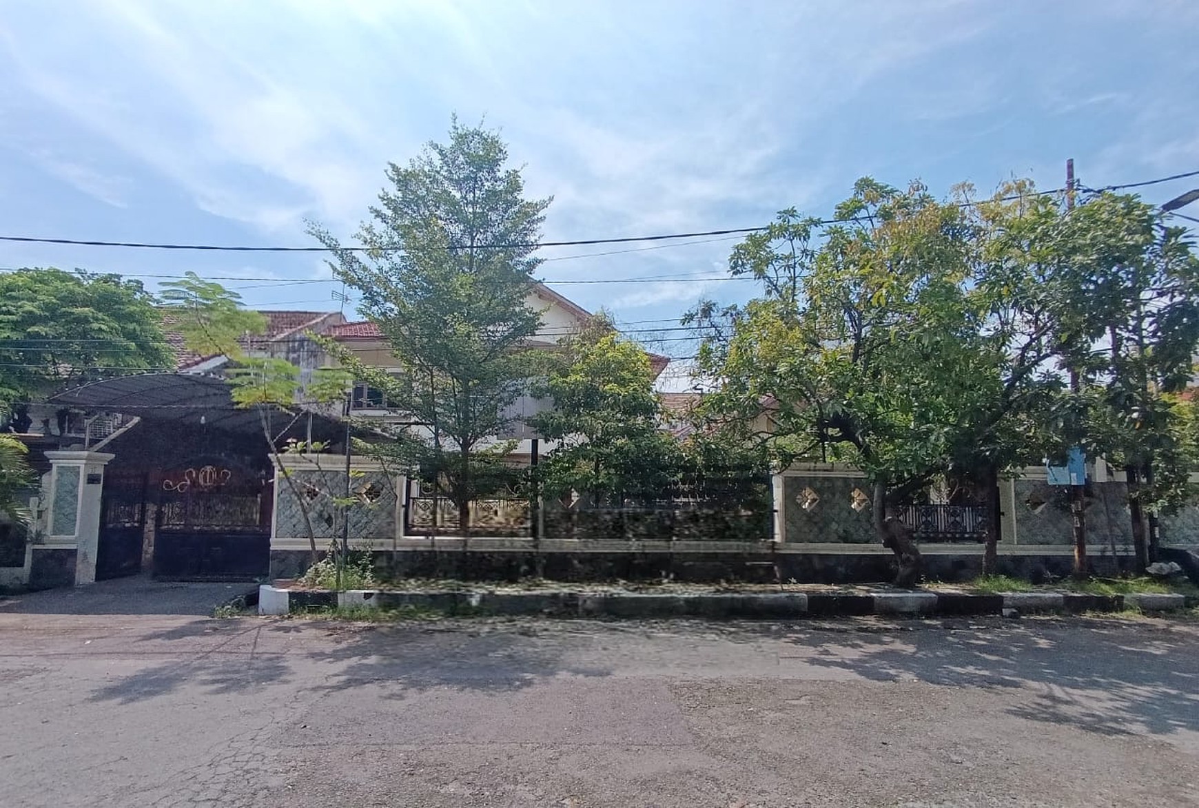 Rumah Mewah Dengan Luas Tanah Yang Ideal, Harga Kompetitif Di Surabaya Selatan