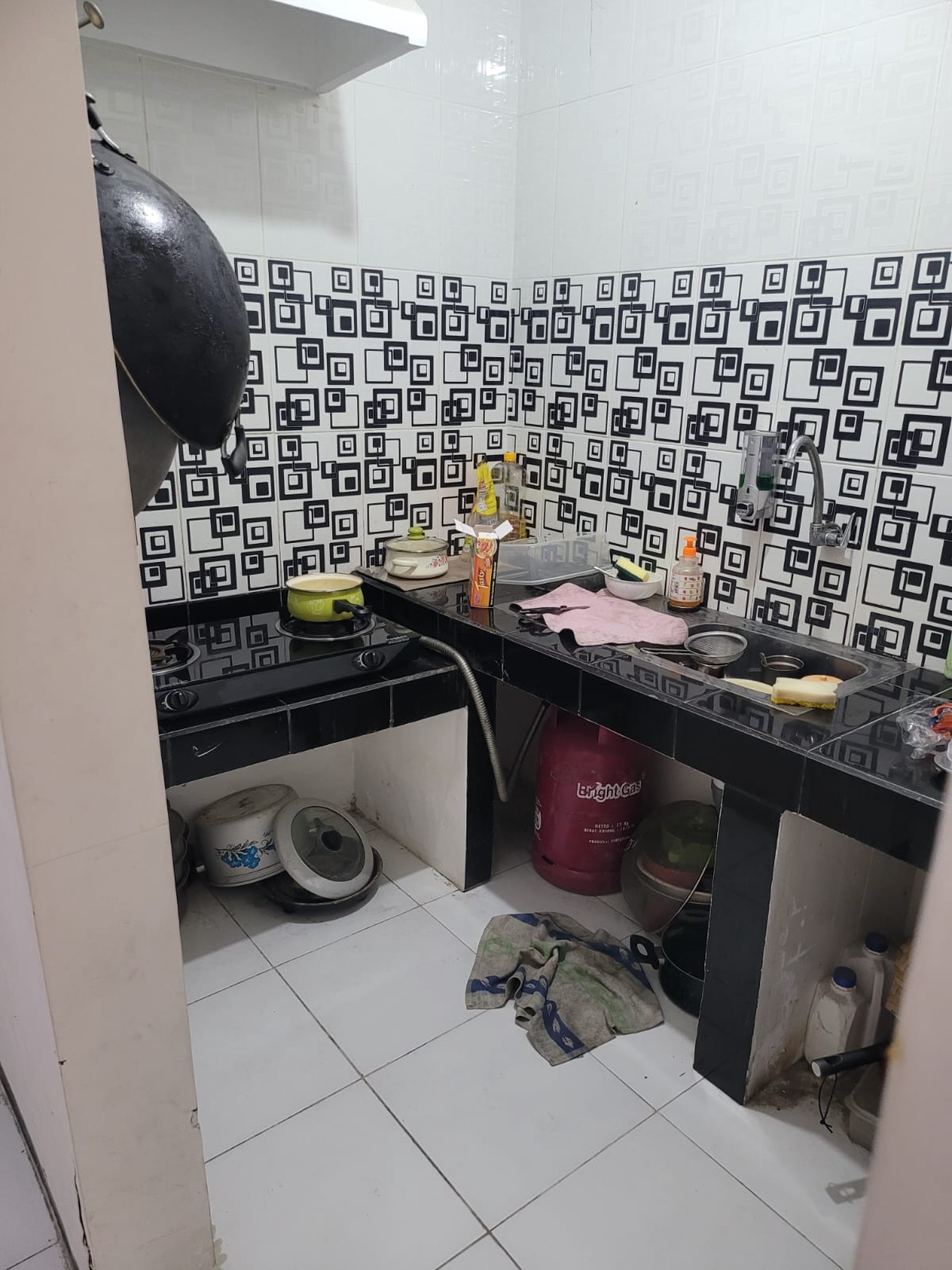 Rumah Luas dan Nyaman di Rungkut Asri, Surabaya Timur - 7 Kamar Tidur