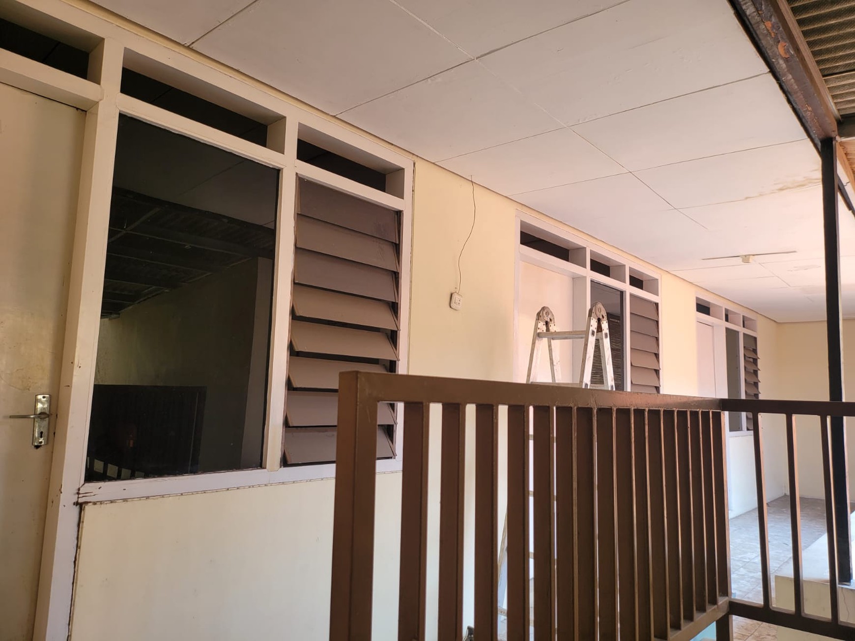 Rumah Luas dan Nyaman di Rungkut Asri, Surabaya Timur - 7 Kamar Tidur