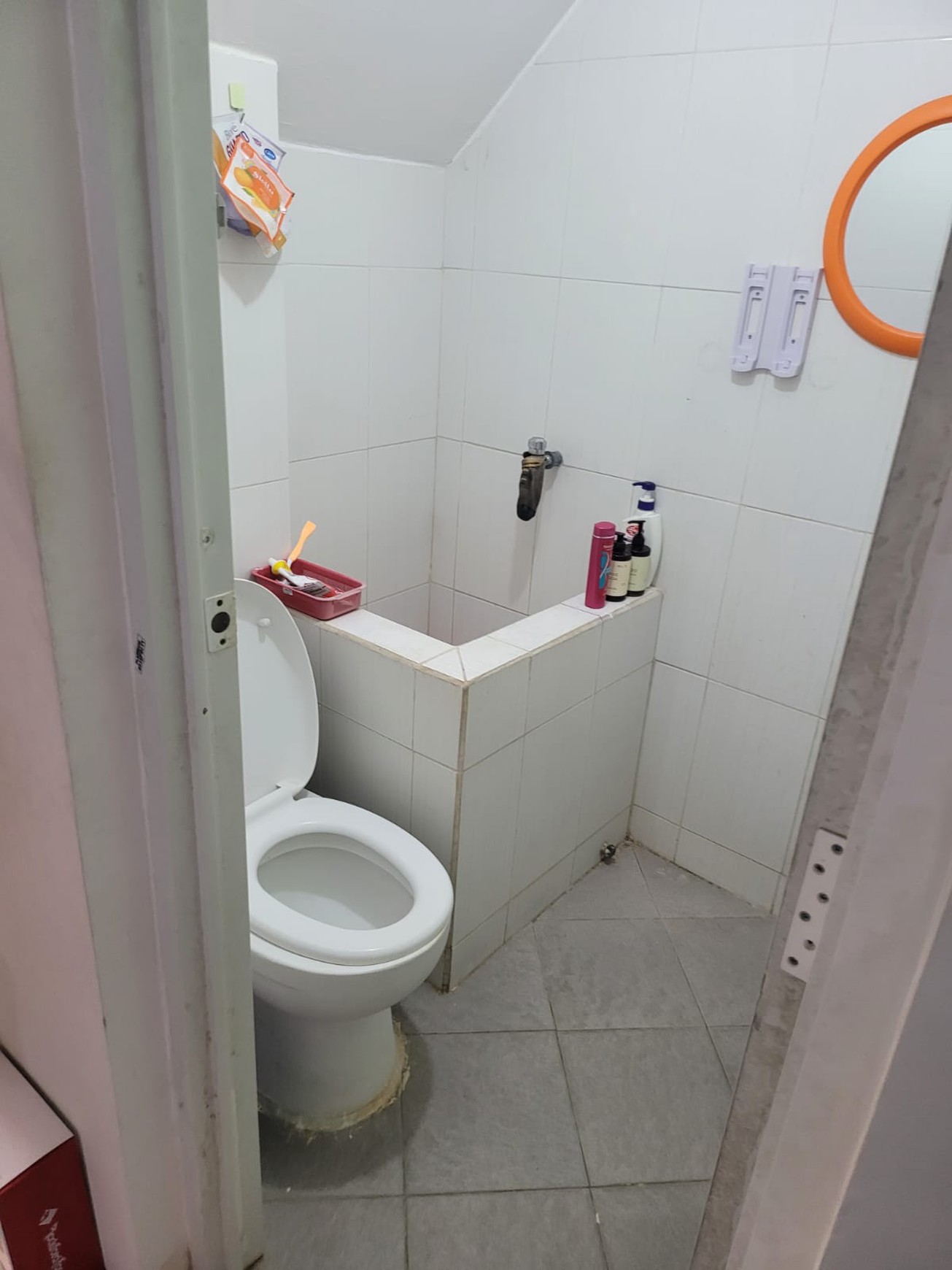 Rumah Luas dan Nyaman di Rungkut Asri, Surabaya Timur - 7 Kamar Tidur