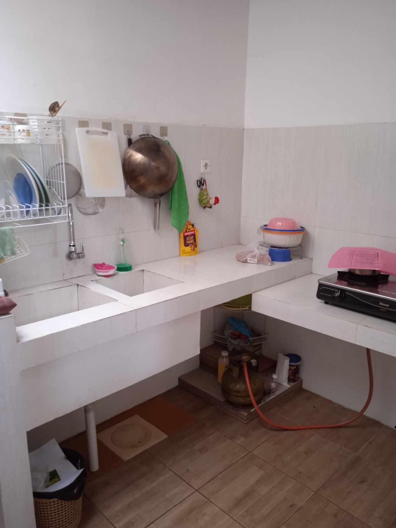 Rumah Dijual di Puri Surya Jaya - 2 Kamar Tidur, Full Fasilitas, Lokasi Strategis