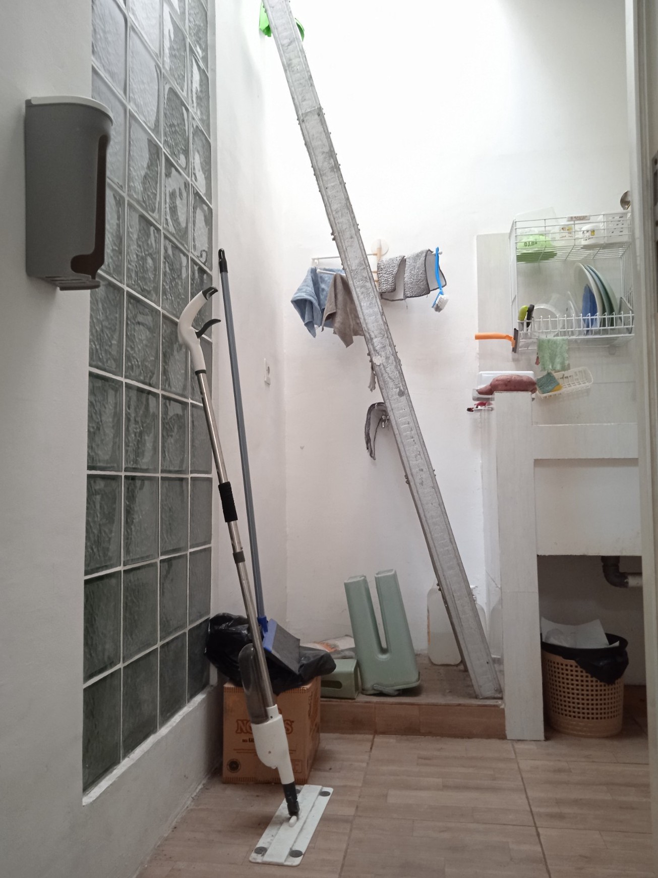 Rumah Dijual di Puri Surya Jaya - 2 Kamar Tidur, Full Fasilitas, Lokasi Strategis