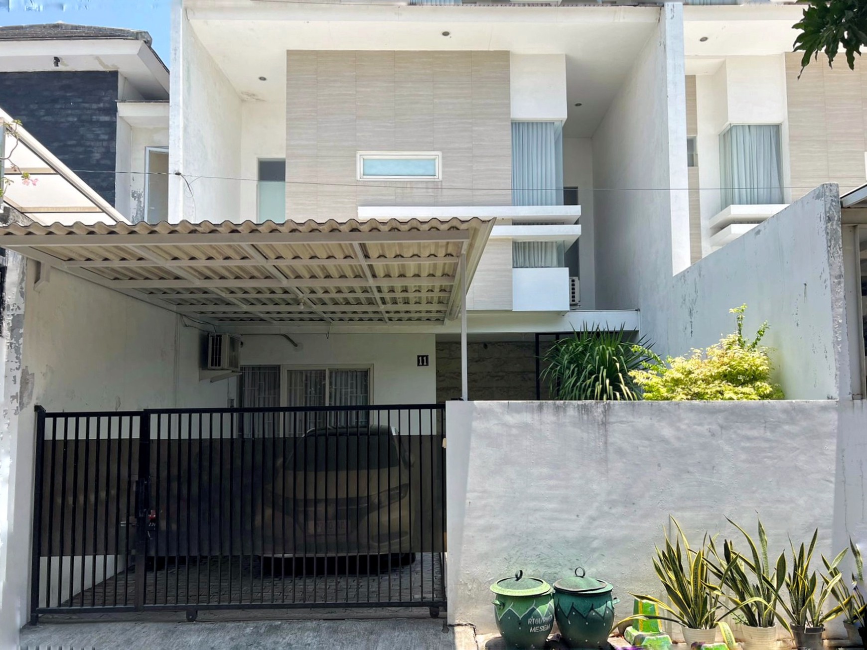 Rumah 2 Lantai Strategis di Semampir, SHM & IMB, Luas 7x20 Meter - Siap Huni!