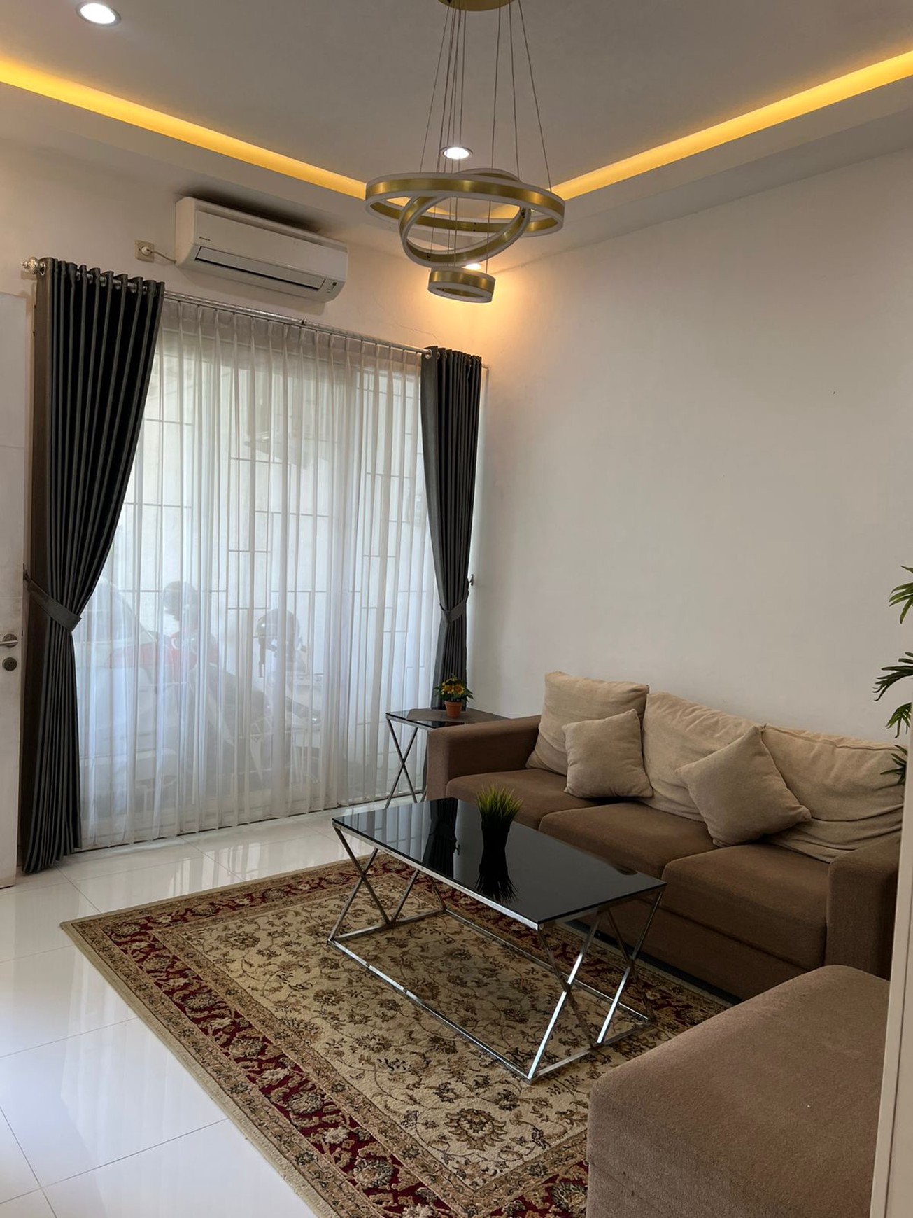 Rumah 2 Lantai Strategis di Semampir, SHM & IMB, Luas 7x20 Meter - Siap Huni!