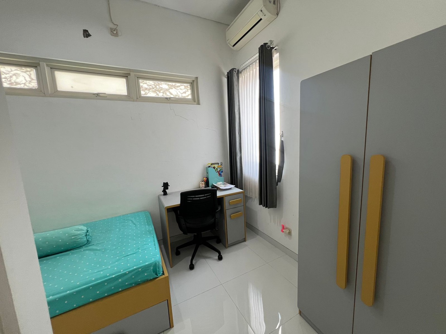 Rumah 2 Lantai Strategis di Semampir, SHM & IMB, Luas 7x20 Meter - Siap Huni!
