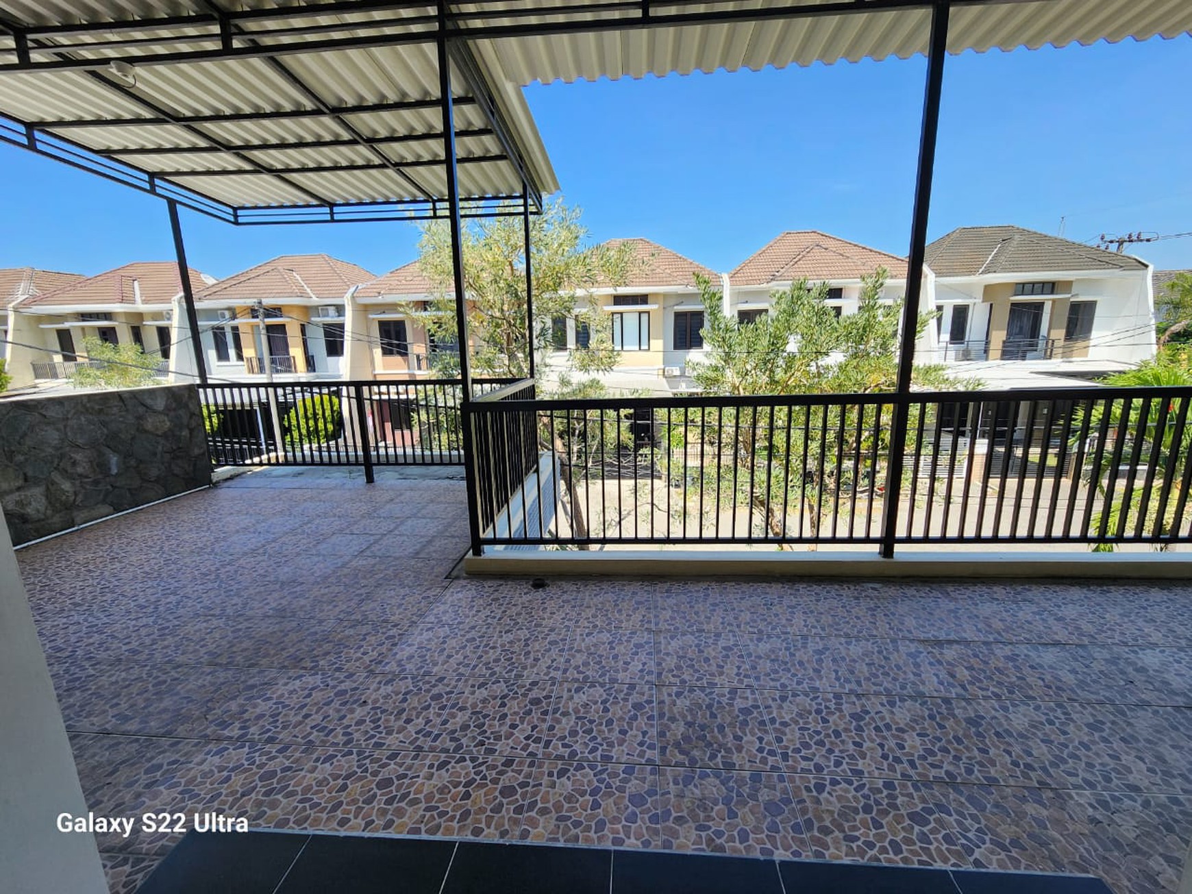 Dijual Rumah Mewah Fully Furnished Dekat Sport Club, Pondok Candra Sidoarjo - SHM, Luas 162/168 m²