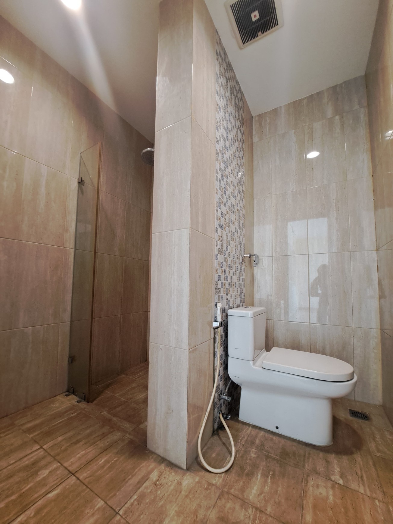 Kesempatan Emas: Mini Building 3.5 Lantai di Jantung Cinere - Cocok untuk Investasi Modern