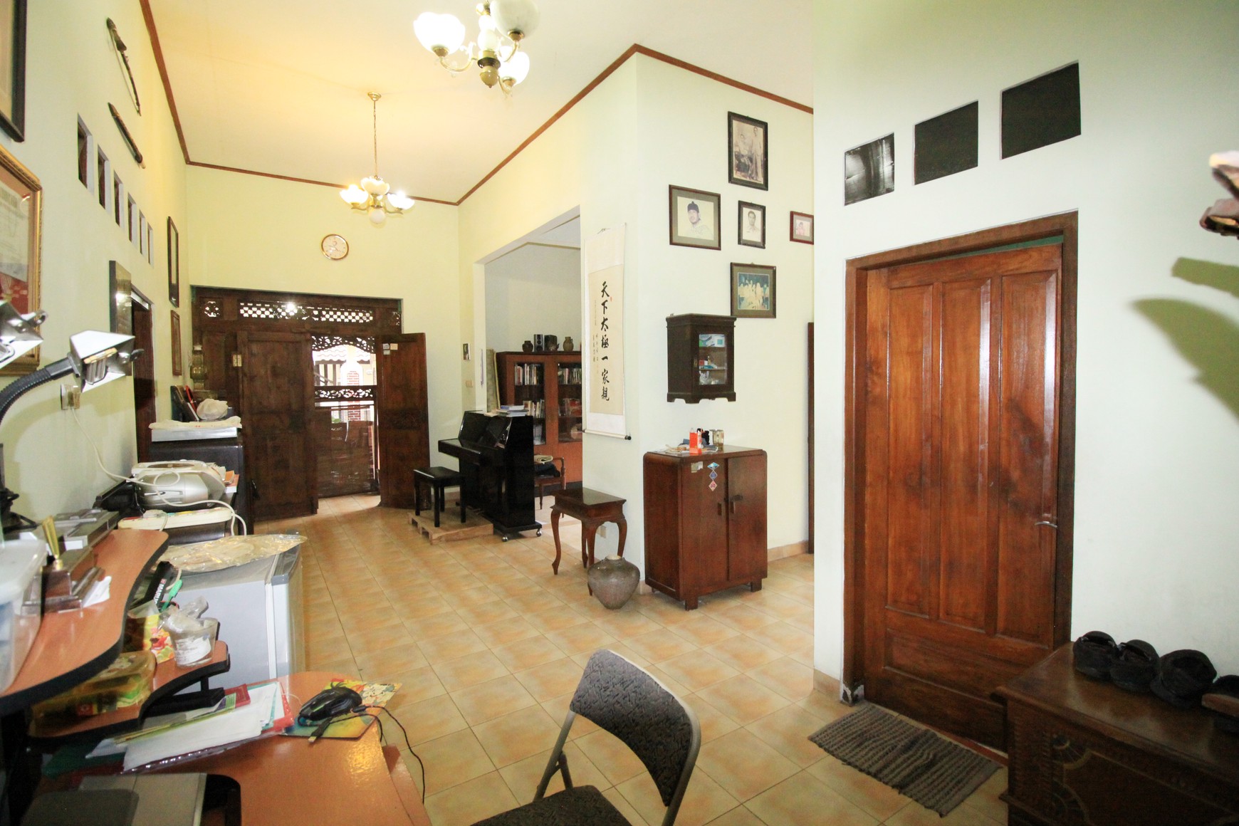 RUMAH TINGGAL + GUEST HOUSE DENGAN DESAIN KLASIK, DI GEDONG KUNING