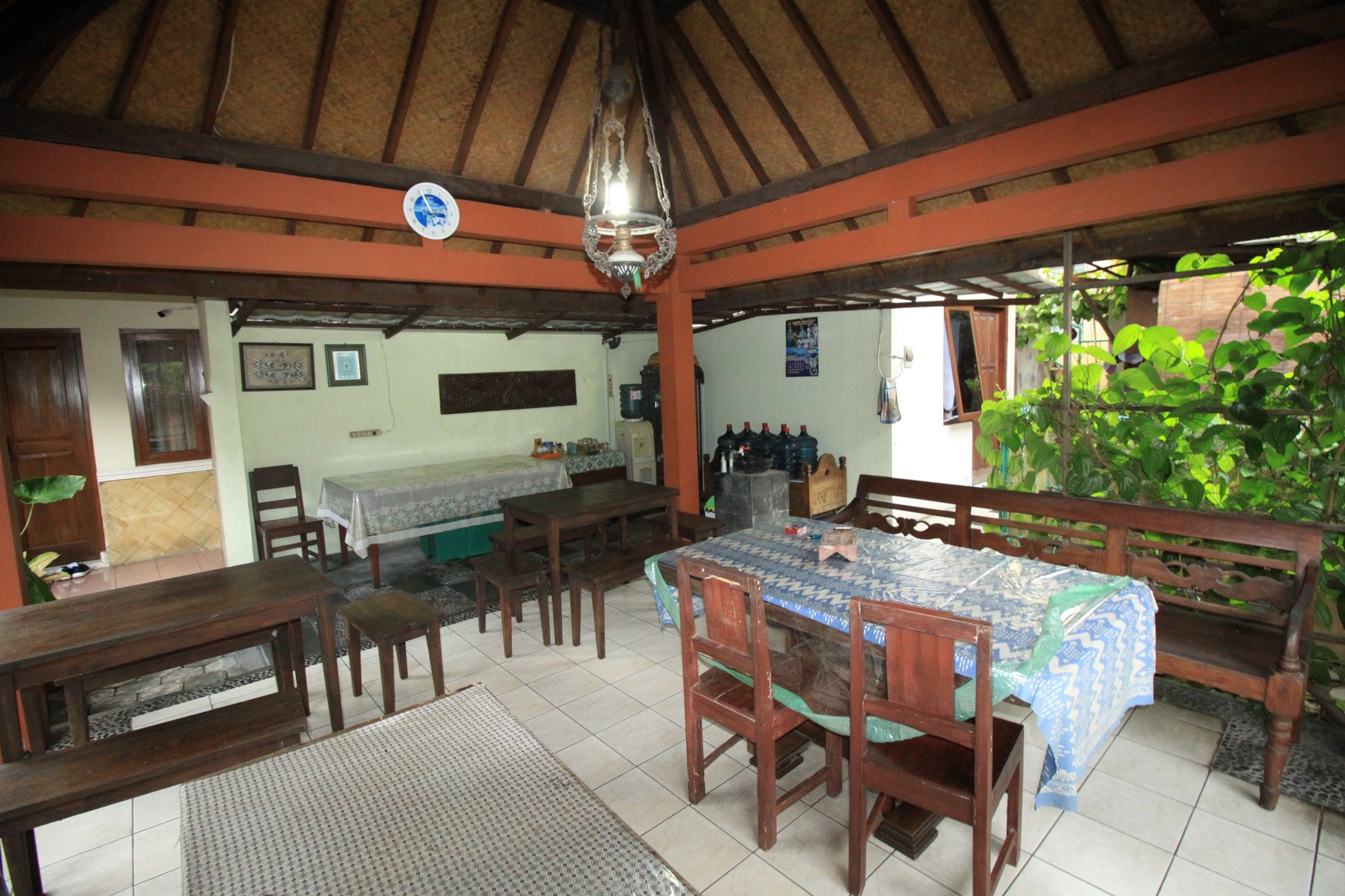 RUMAH TINGGAL + GUEST HOUSE DENGAN DESAIN KLASIK, DI GEDONG KUNING