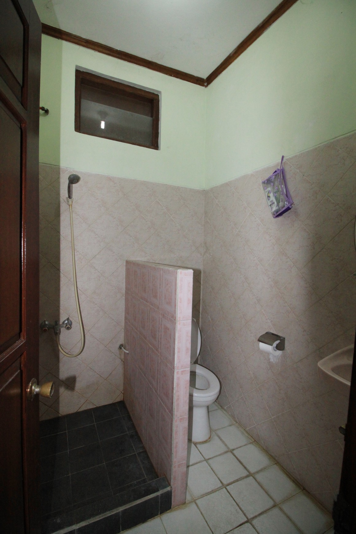 RUMAH TINGGAL + GUEST HOUSE DENGAN DESAIN KLASIK, DI GEDONG KUNING