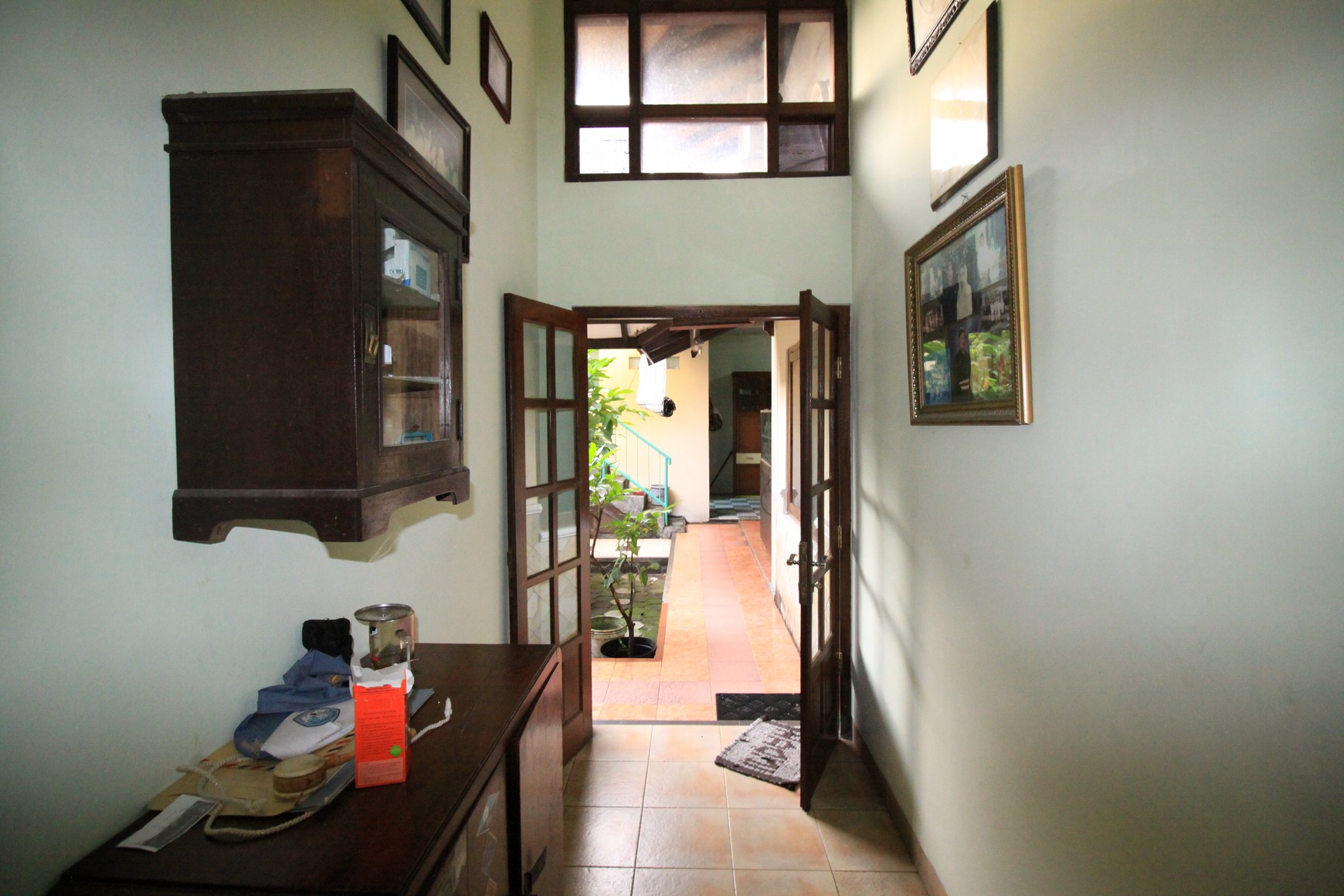 RUMAH TINGGAL + GUEST HOUSE DENGAN DESAIN KLASIK, DI GEDONG KUNING